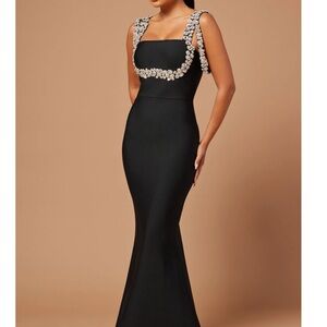 Elegant Black Evening Gown with Embellished Straps